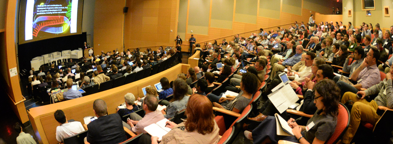 Un auditorio completo en Stanley Hall para CRISPRcon