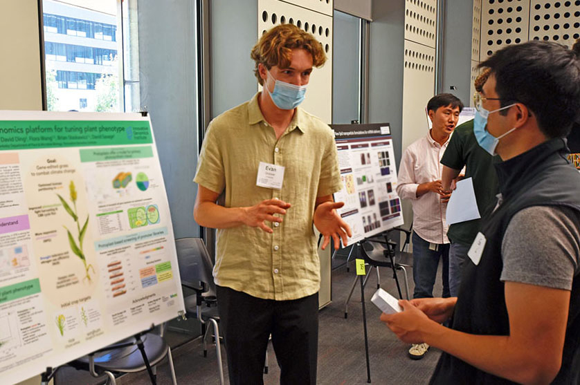 Evan Groover presents his poster on a new functional genomics platform for tuning plant phenotype