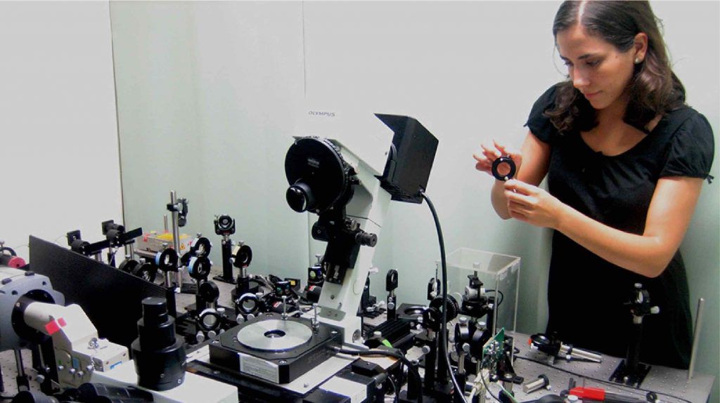 Professor Markita Landry in front of a microscope