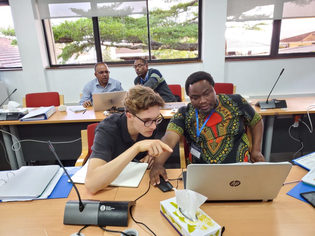 Evan Groover mentoring during the AfPBA CRISPR course